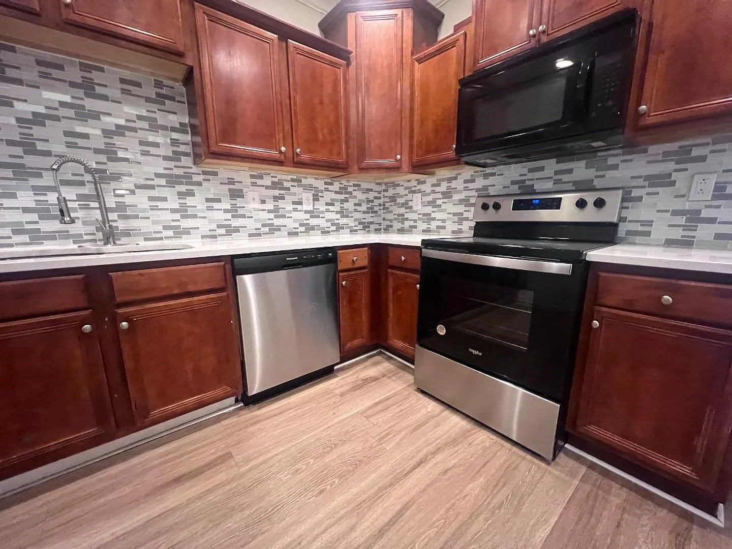 Renovated Spacious 3bd / 2.5bath Townhome — Photo 3