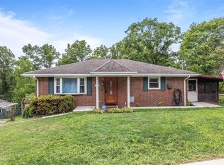 1590 Sandy Hill Rd, North Huntingdon, PA 15642