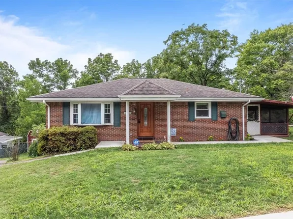 1590 Sandy Hill Rd, North Huntingdon, PA 15642