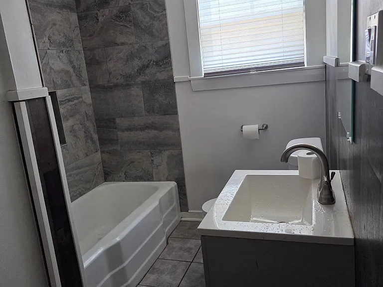 17 Clinton Ave #3 — Photo 8