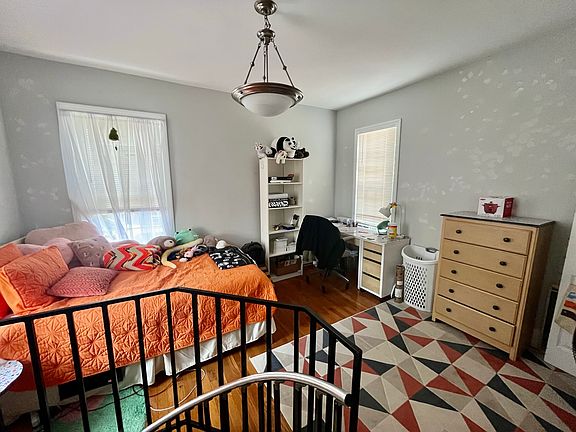 5th image of 241 Oak St #1R