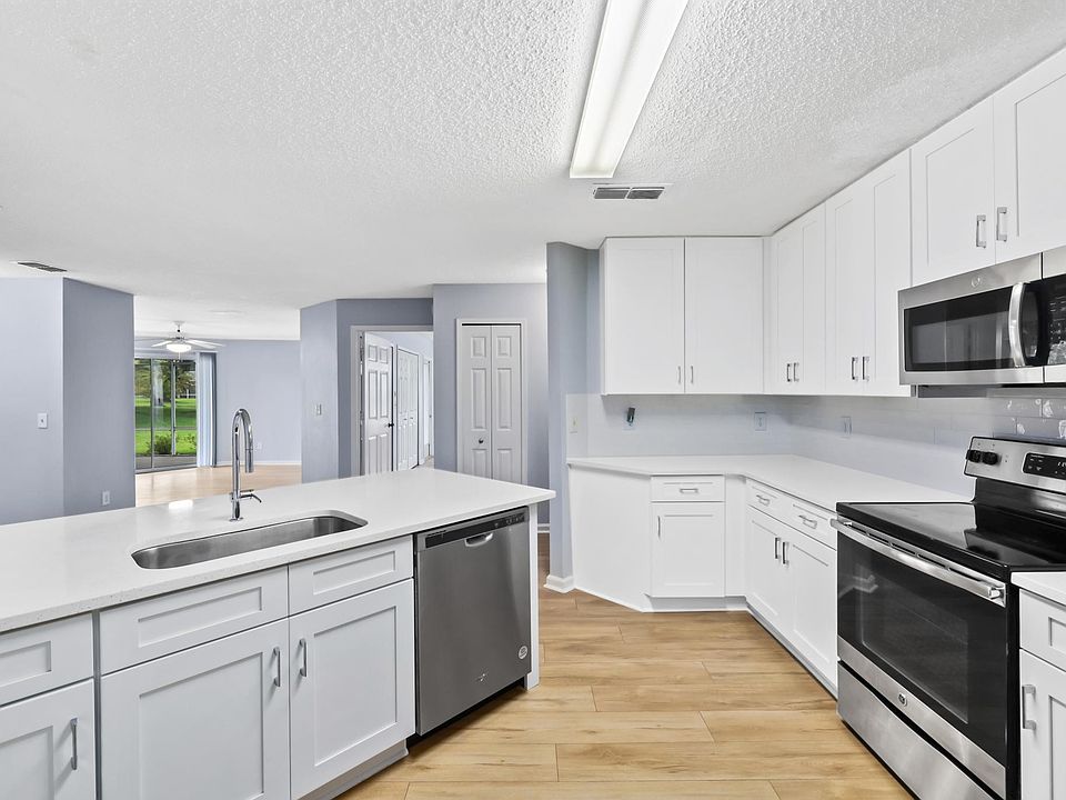1st image of 800 Ironwood Dr Unit 812
