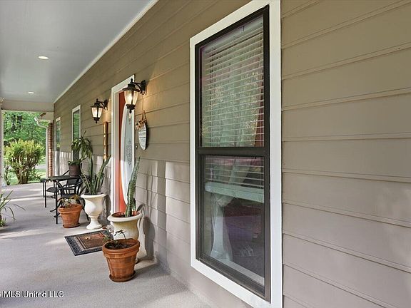 5th image of 174 S Eagle Ridge Dr
