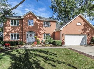 410 W Maple Ave, Roselle, IL 60172