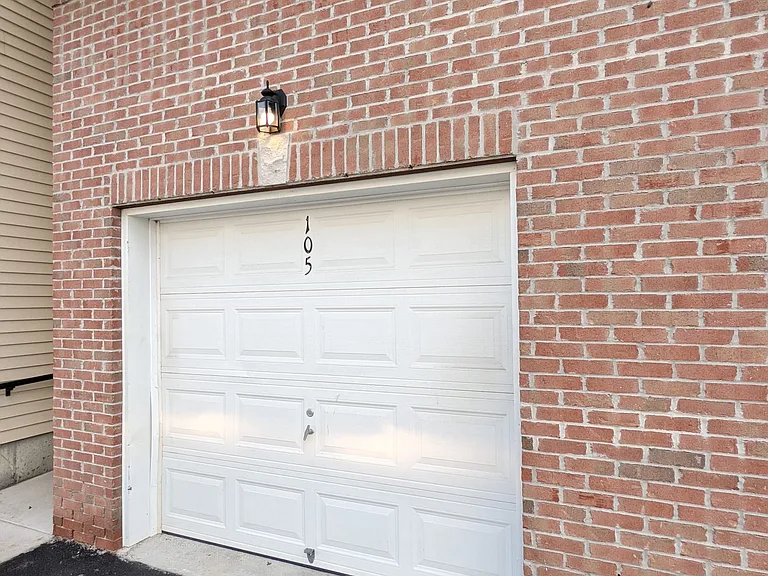 105 Conover Ter — Photo 2