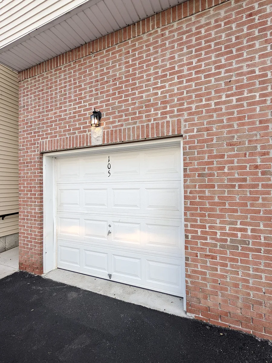 Building Photo - 105 Conover Ter