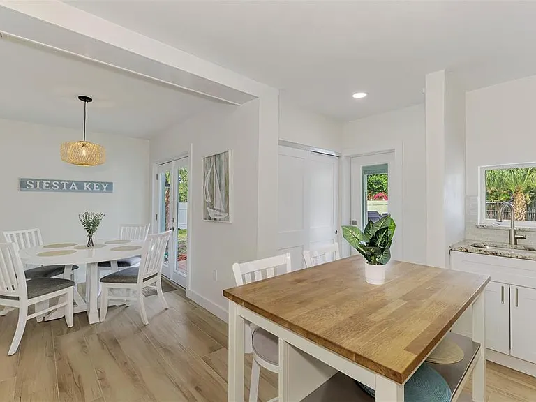 1731 Redwood St — Photo 17