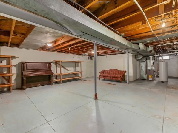 503 College St, Halstead, KS 67056