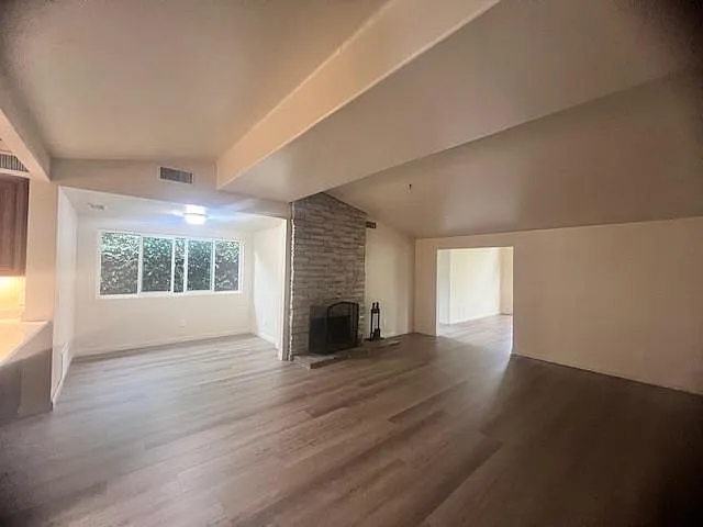 3 bed, 1900 sqft, $5,050 — Photo 2