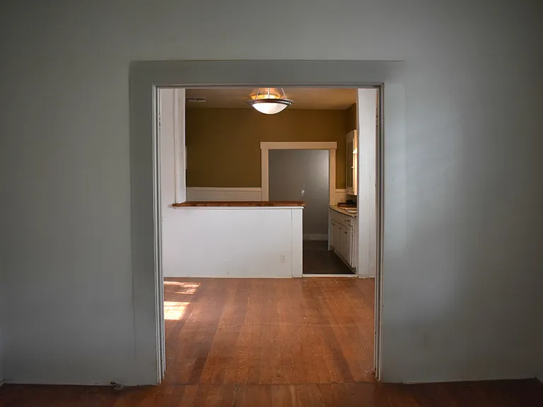 2246 E Houston St — Photo 18