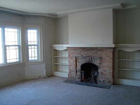 2nd image of 584 Victoria St