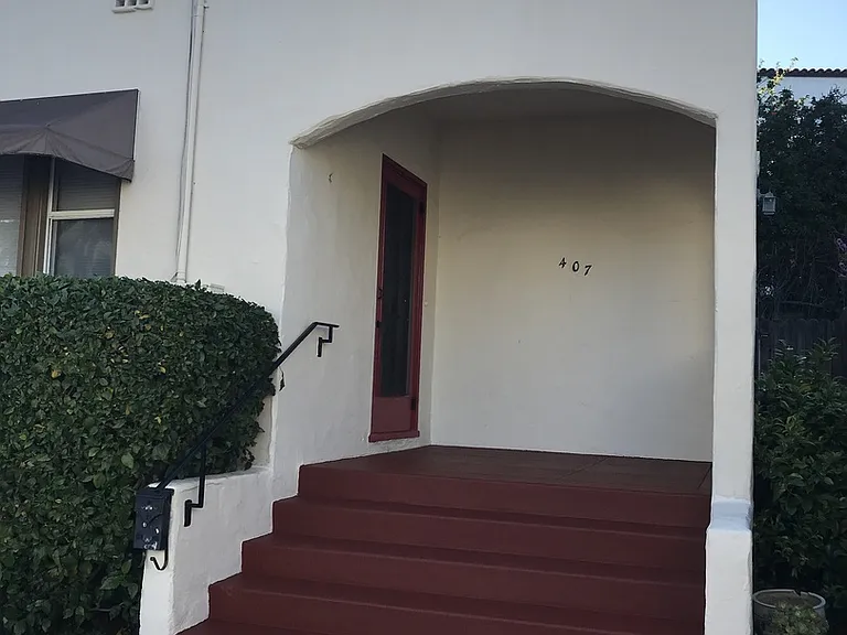 407 Montgomery St — Photo 2