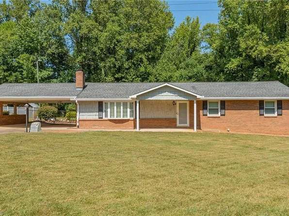 695 Yellowstone Ln, Winston Salem, NC 27106