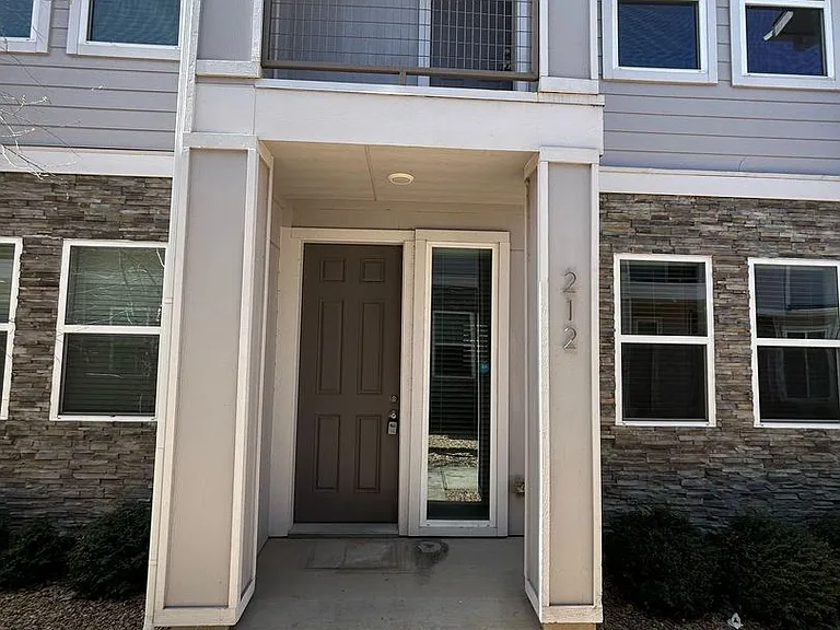 212 Stellariga Pl — Photo 1