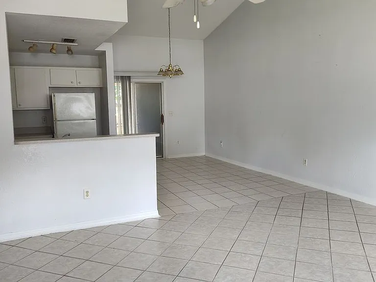 4540 SW 36th Ln — Photo 3