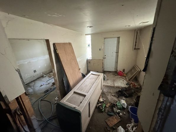 chicago-illinois-2075752959 picture