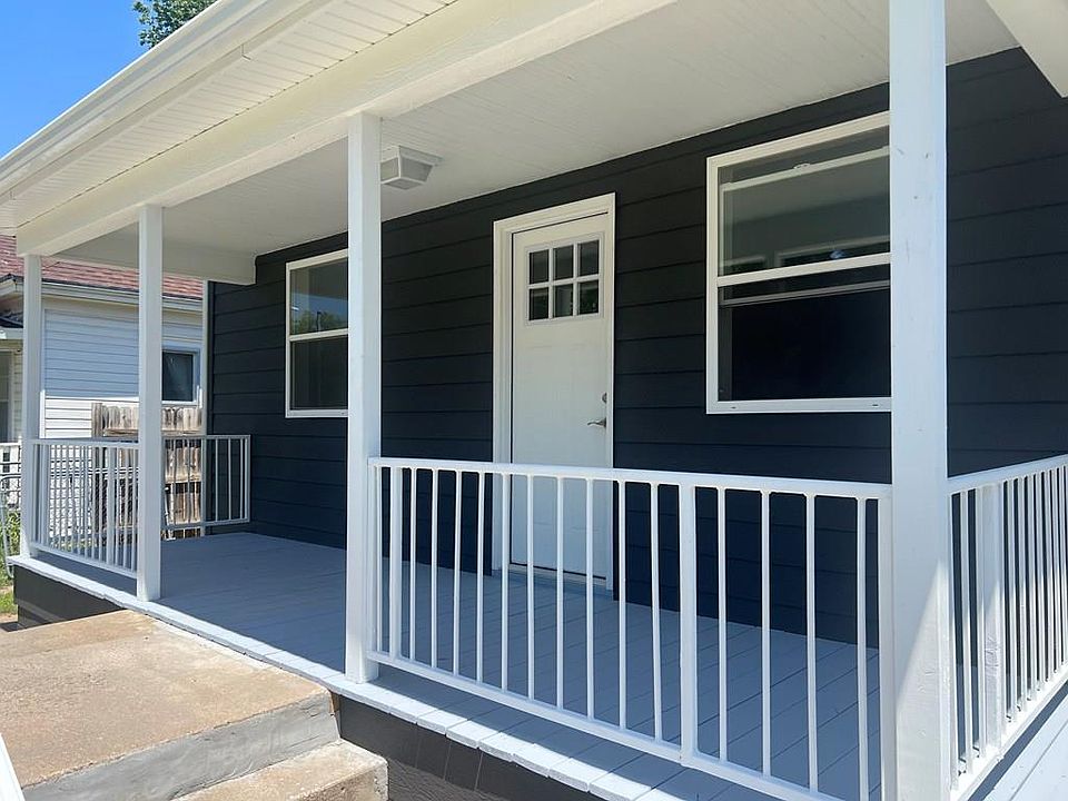 1st image of 320 N Oakdale Ave