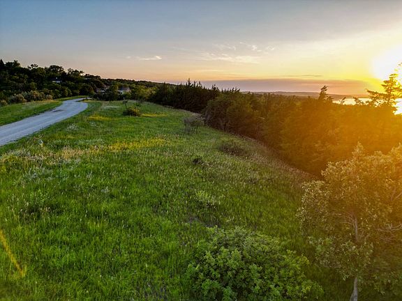 3rd image of Devils Rim Rd