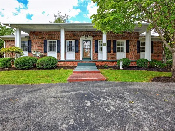 169 Forest Ln, Bristol, VA 24201