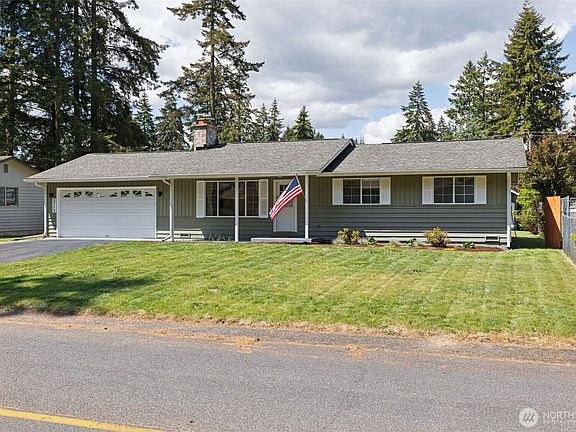 3rd image of 3718 Briarwood Drive SE