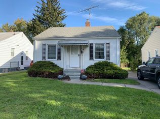 19405 Kingsville St, Harper Woods, MI 48225
