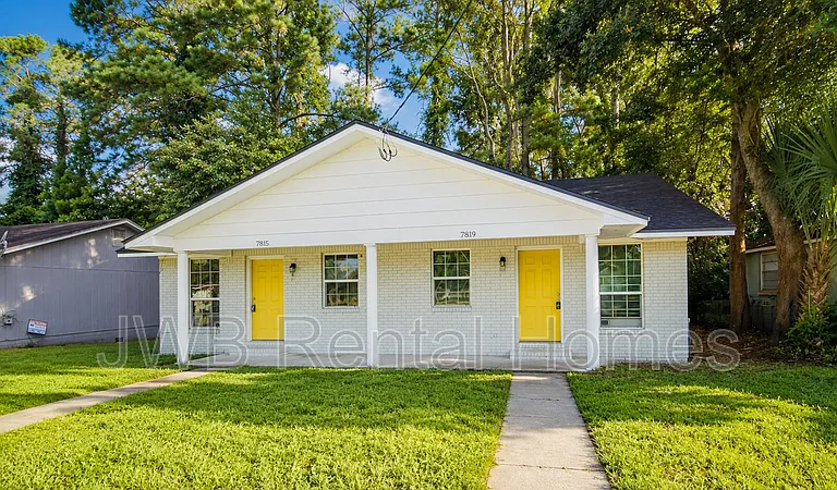 7819 Jasper Ave — Photo 1