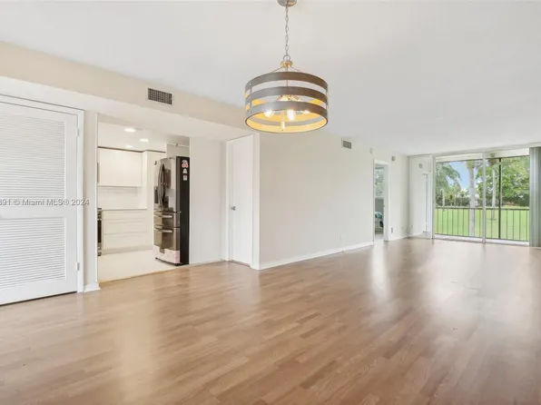 9823 S Hollybrook Lake Dr APT 206, Hollywood, FL 33025