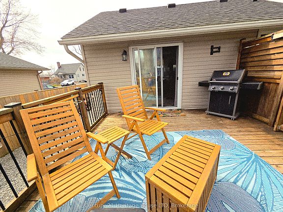 3rd image of 552 Lakeview Rd
