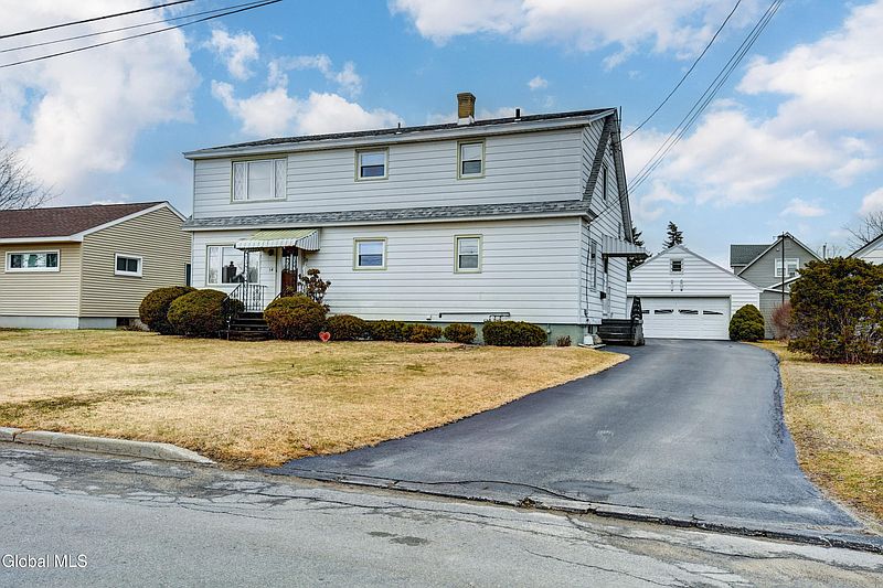 2nd image of 34 Cochrane Avenue