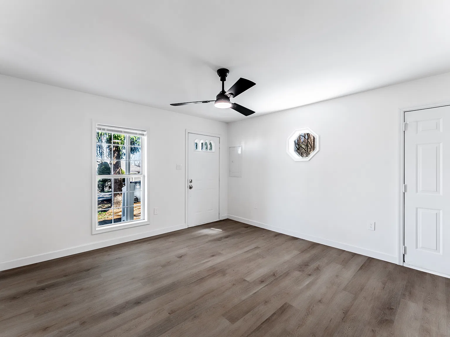 301 Davis St — Photo 3