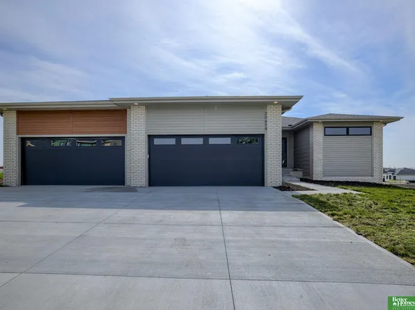 20658 Laurel Ave, Elkhorn, NE 68022