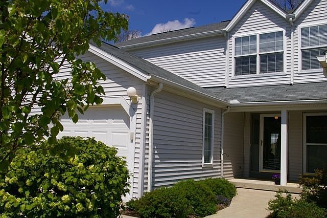 Recreation Facility with Low Maintenace Fees!