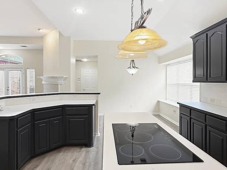 502 Overhill Dr — Photo 6