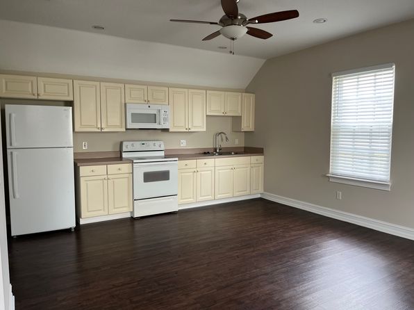 218 Celebration Blvd #B
