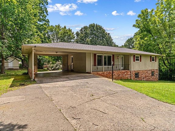 3rd image of 1907 Courtland Ln