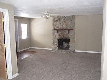 2nd image of 189 Lake Hart St