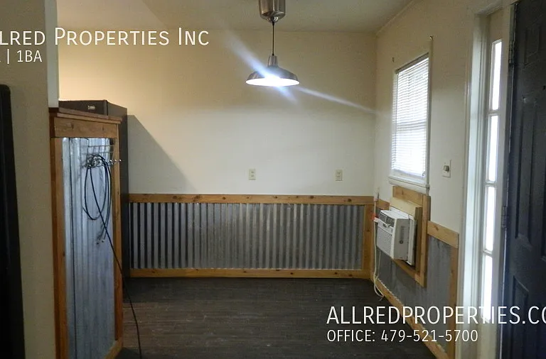 621 N Leverett Ave #2 — Photo 3