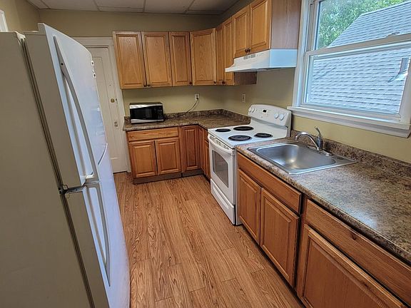 3rd image of 143 Woodlawn Ave #2