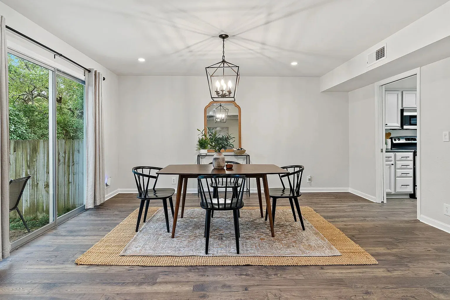 3 bed, 1472 sqft, $2,600 — Photo 3