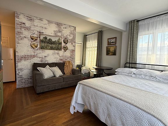 3rd image of 408 E Exchange St #4