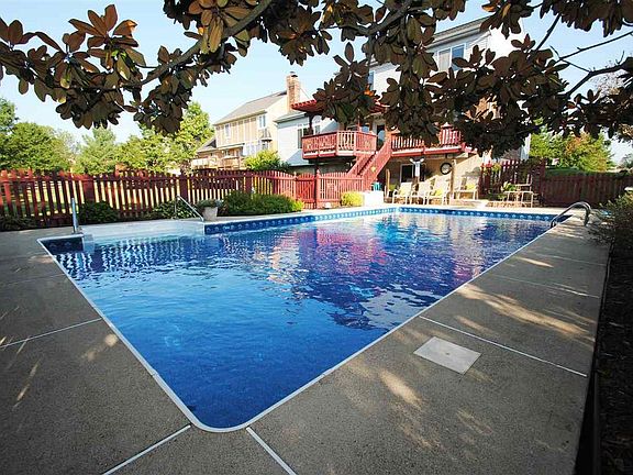 2nd image of 1436 Whispering Pines Dr
