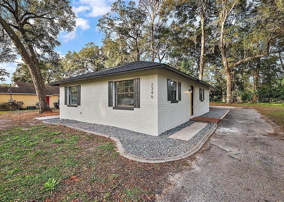 1st image of 2346 NE 10th Ct