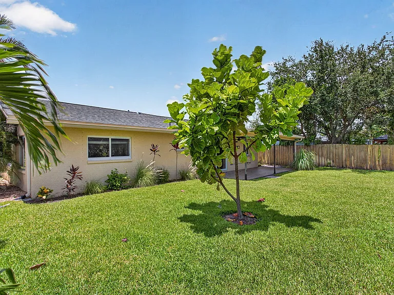 6410 NW 34th Ave — Photo 11