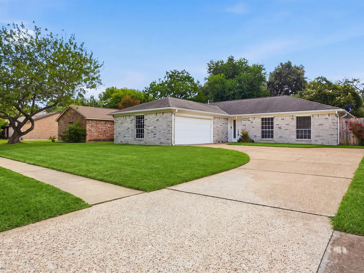 3 bed, 2.0 bath, 1685 sqft, $2,000 — Photo 1