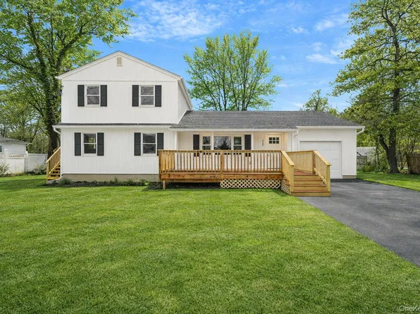 1730 Heckscher Avenue, Bay Shore, NY 11706