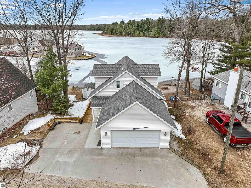 292 S Carolyn Dr, Lake City, MI 49651 Zillow