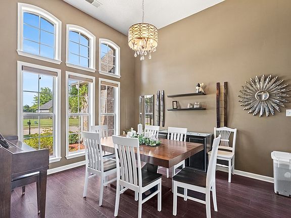 5th image of 801 Greenock Way