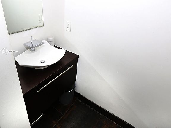 5th image of 1560 Pennsylvania Ave APT 221