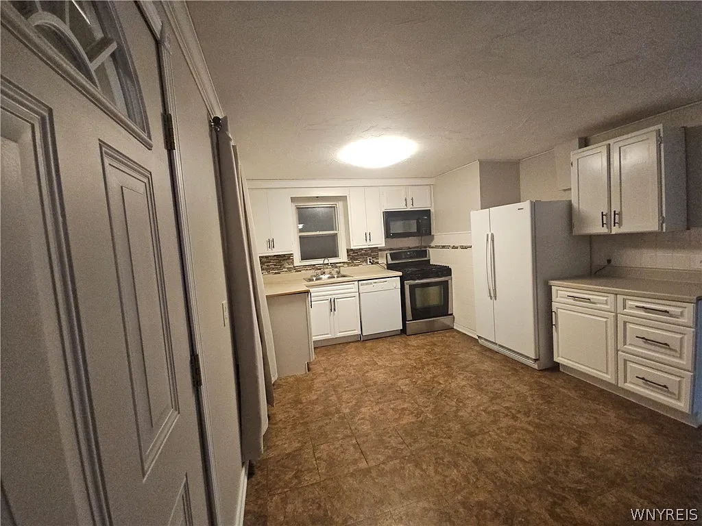 3 bed, 1.0 bath, 1152 sqft, $2,650 — Photo 4