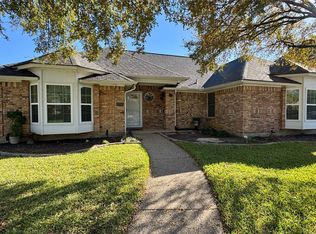 2732 Woodbridge Dr, Hurst, TX 76054